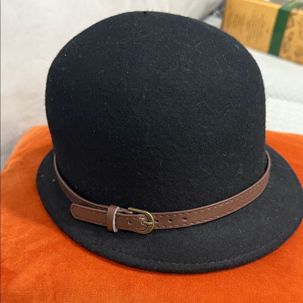 D&Y Elegant Black Bowler Hat with Brown Band 100% wool